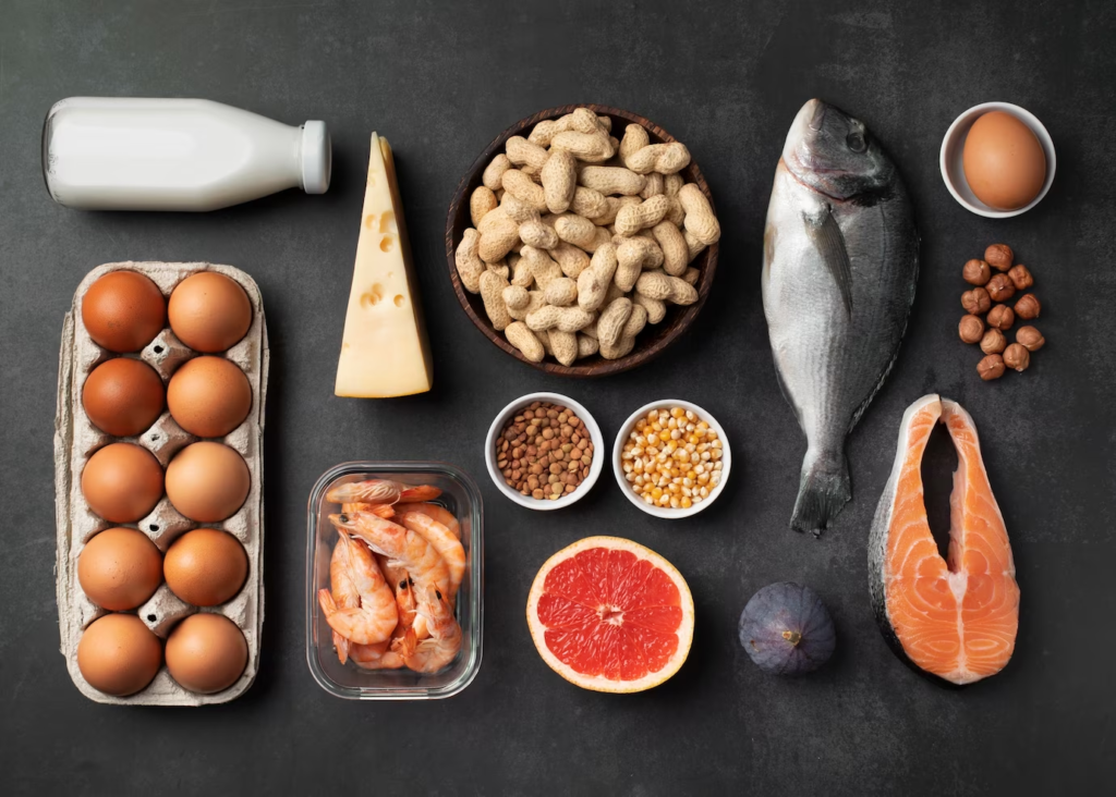 Продукты, богатые мужским гормоном тестостероном: мясо, рыба, яйца, орехи, молочные продукты и другие.